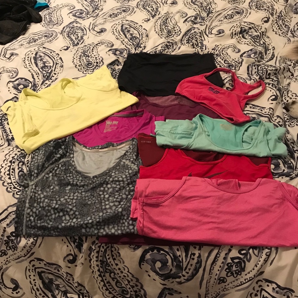 NIKE lot of 8 work out tops!